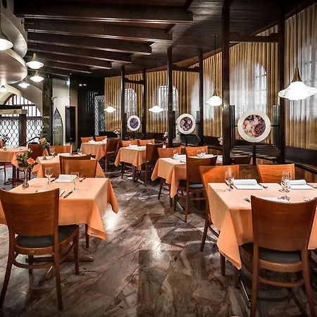 Easyrooms Dell'angelo Хостел *